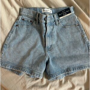 Abercrombie 4’’ mom short